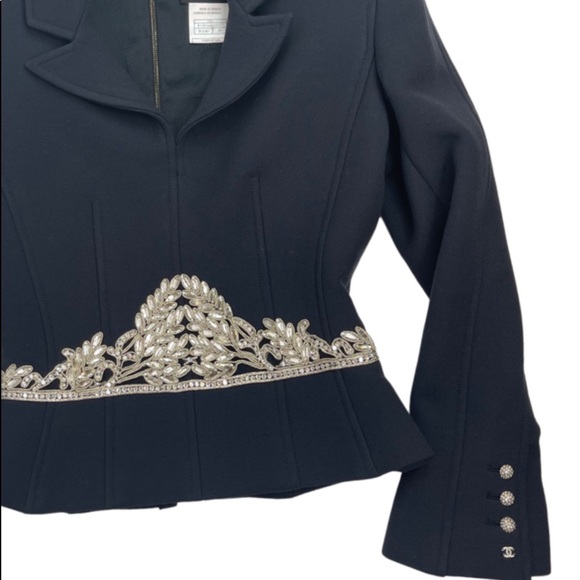 Chanel 2002 Autumn collection full suit with crystal details. Stunning! - Picture 3 of 16